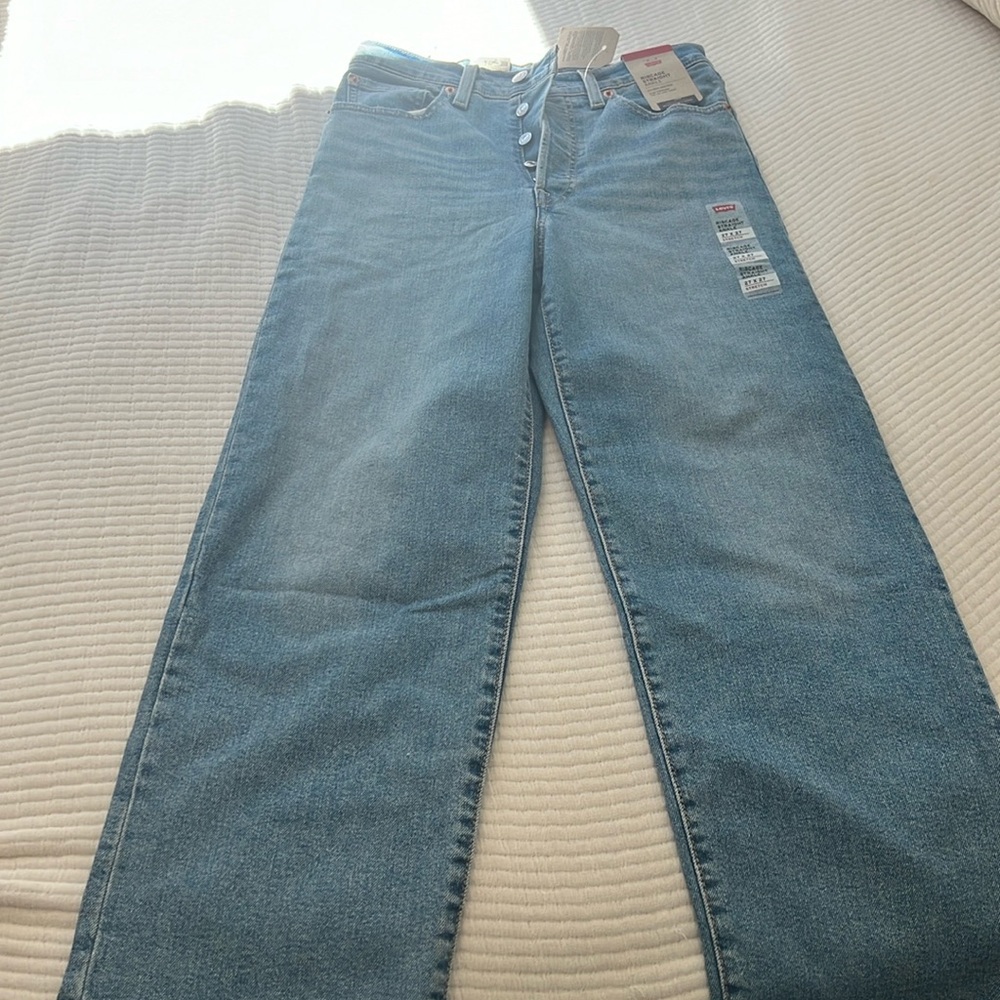 NWT Levi’s Ribcage Straight
